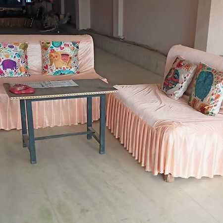 Oyo Hotel Radhe Krishna Marriage Hall Лакнау Екстериор снимка