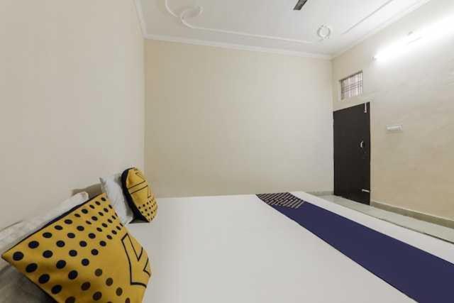 Oyo Hotel Radhe Krishna Marriage Hall Лакнау Екстериор снимка